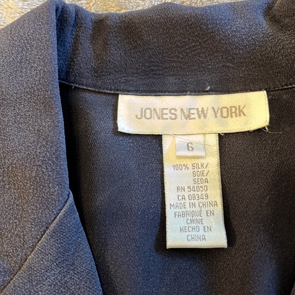 Jones New York navy silk blouse - Picture 7 of 7